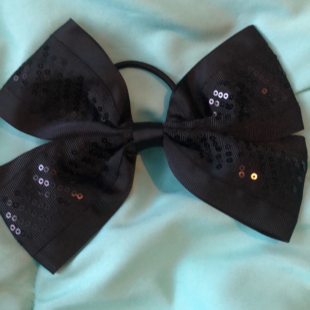 Cheer bow